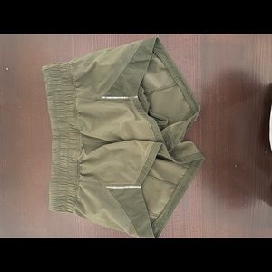 Lululemon Hotty Hot Size 2 - Army Green